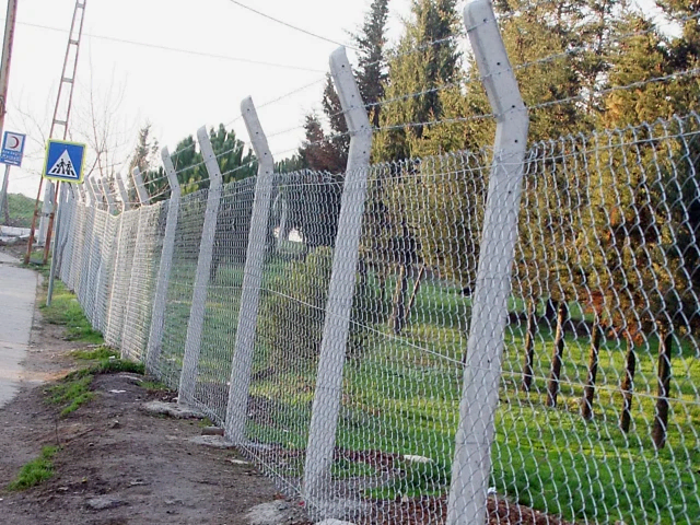 Beton Direkli Çit