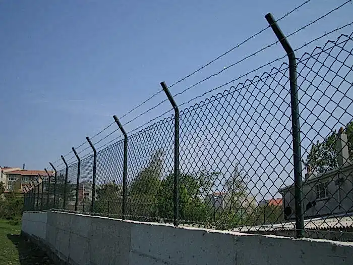 Boru direkli tel örgü
