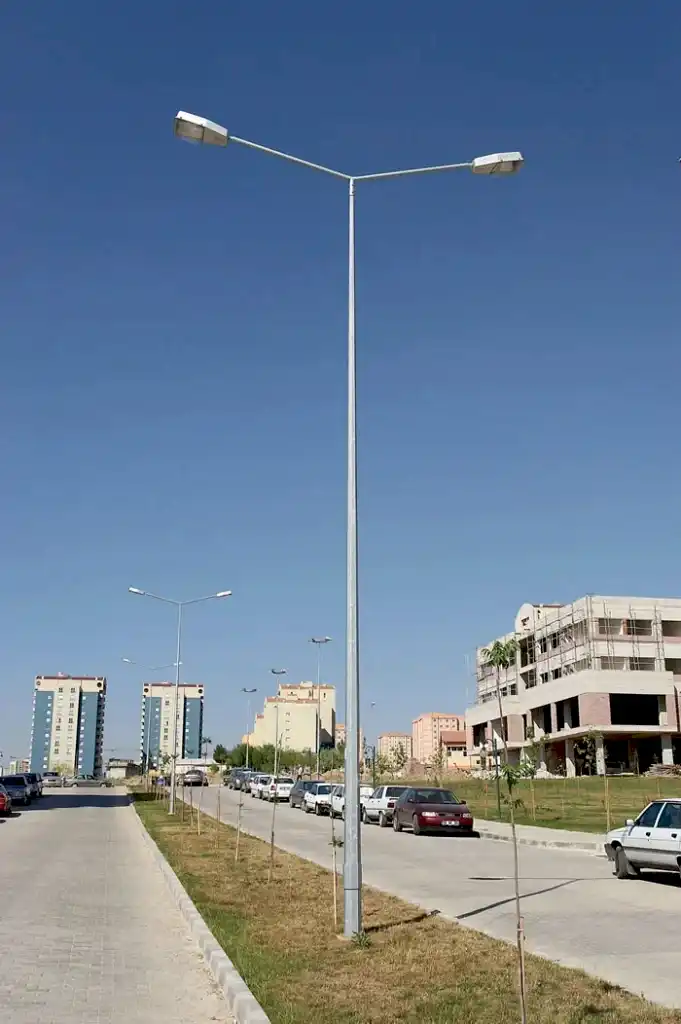 Poligon aydınlatma direği